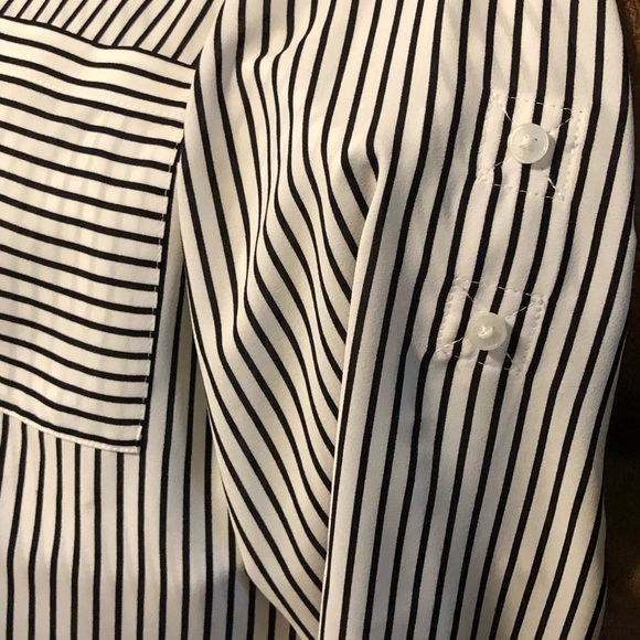 🍒HOST PICK🍒 EXPRESS PORTFOLIO - Picture 4 of 7